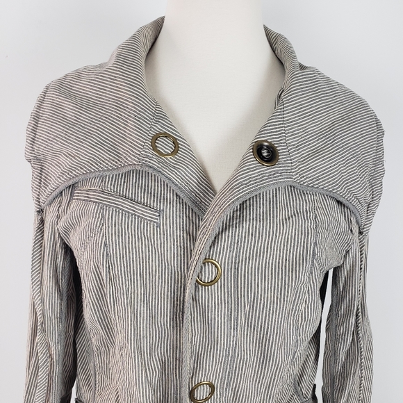 Daytrip Striped Jacket - Picture 2 of 10